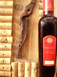 Unioliva sherryecet, Vinagre de Jerez Reserva D.O. Jelölt eredetű sherryecet kétéves tölgyfahordós érleléssel; 8º savtartalom. 0,25 l üveg 1.750.- Unioliva sherryecet, Vinagre de Jerez Reserva D.O. Jelölt eredetű sherryecet kétéves tölgyfahordós érleléssel; 8º savtartalom. 0,25 l üveg 1.750.-